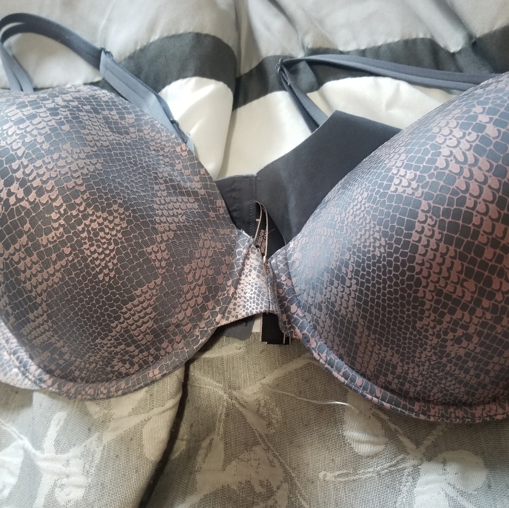 Victoria Secret  bra NWOT 40DD